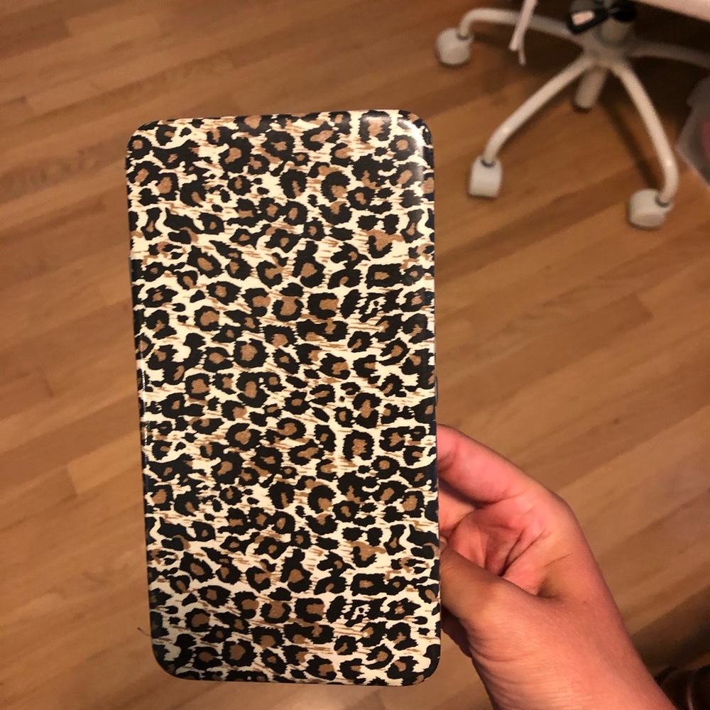 Leopard/cheetah hard wallet case